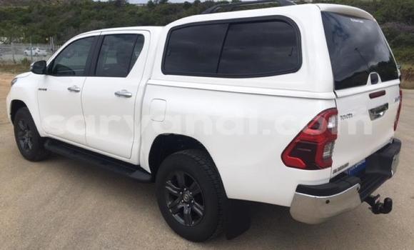 Buy Used Toyota Hilux White Car in Chililabombwe in Copperbelt Buy Used Toyota Hilux White Car in Chililabombwe in Copperbelt