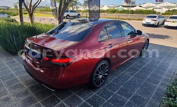 Nunua Ilio tumika Mercedes‒Benz E–Class Nyekundu Gari ndani ya Lusaka nchini Zambia Nunua Ilio tumika Mercedes‒Benz E–Class Nyekundu Gari ndani ya Lusaka nchini Zambia