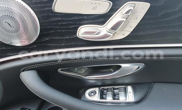 Nunua Ilio tumika Mercedes‒Benz E–Class Nyekundu Gari ndani ya Lusaka nchini Zambia Nunua Ilio tumika Mercedes‒Benz E–Class Nyekundu Gari ndani ya Lusaka nchini Zambia