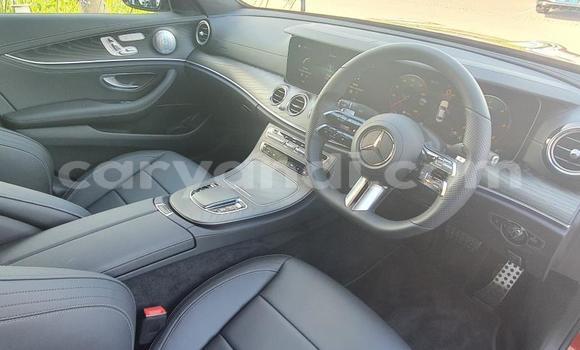 Nunua Ilio tumika Mercedes‒Benz E–Class Nyekundu Gari ndani ya Lusaka nchini Zambia Nunua Ilio tumika Mercedes‒Benz E–Class Nyekundu Gari ndani ya Lusaka nchini Zambia