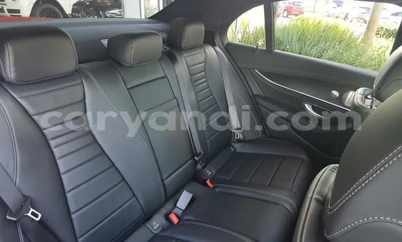 Nunua Ilio tumika Mercedes‒Benz E–Class Nyekundu Gari ndani ya Lusaka nchini Zambia Nunua Ilio tumika Mercedes‒Benz E–Class Nyekundu Gari ndani ya Lusaka nchini Zambia