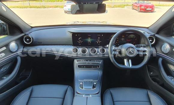 Nunua Ilio tumika Mercedes‒Benz E–Class Nyekundu Gari ndani ya Lusaka nchini Zambia Nunua Ilio tumika Mercedes‒Benz E–Class Nyekundu Gari ndani ya Lusaka nchini Zambia