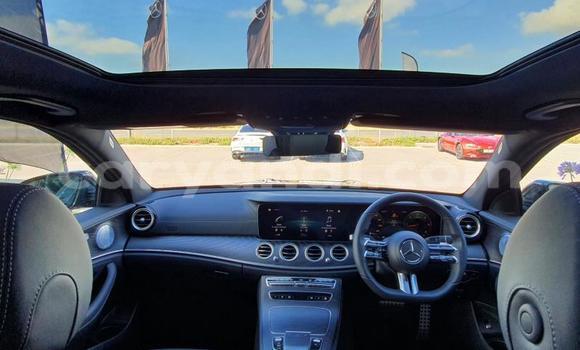 Nunua Ilio tumika Mercedes‒Benz E–Class Nyekundu Gari ndani ya Lusaka nchini Zambia Nunua Ilio tumika Mercedes‒Benz E–Class Nyekundu Gari ndani ya Lusaka nchini Zambia