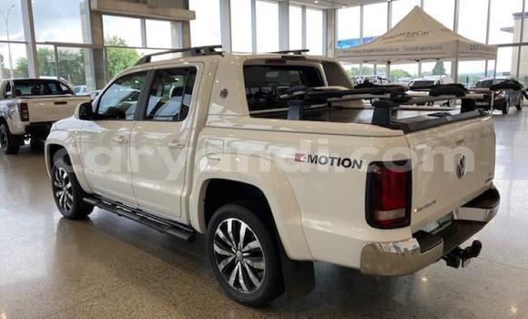 Buy Used Volkswagen Amarok White Car in Lusaka in Zambia Buy Used Volkswagen Amarok White Car in Lusaka in Zambia