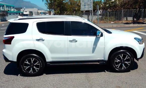 Tenga Tsaru Isuzu MU-X Chena Mota in Choma in Southern Tenga Tsaru Isuzu MU-X Chena Mota in Choma in Southern