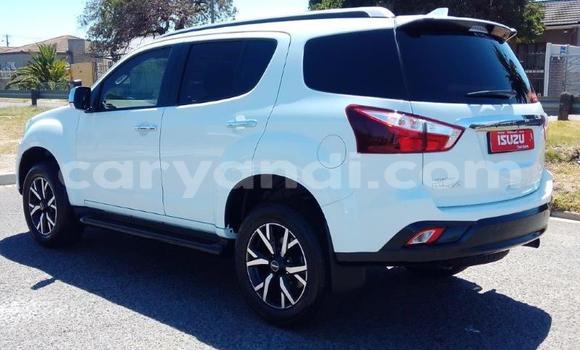 Tenga Tsaru Isuzu MU-X Chena Mota in Choma in Southern Tenga Tsaru Isuzu MU-X Chena Mota in Choma in Southern