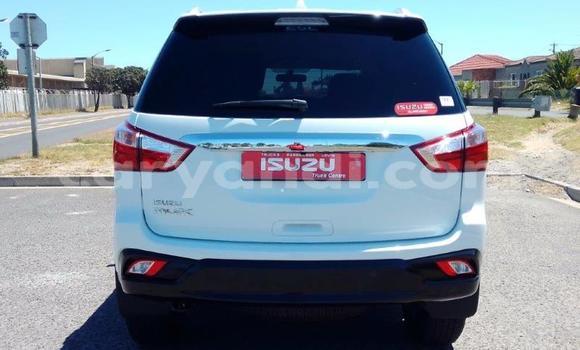 Tenga Tsaru Isuzu MU-X Chena Mota in Choma in Southern Tenga Tsaru Isuzu MU-X Chena Mota in Choma in Southern