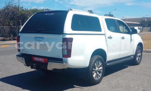 Tenga Tsaru Isuzu D–MAX Chena Mota in Chipata in Zambia Tenga Tsaru Isuzu D–MAX Chena Mota in Chipata in Zambia