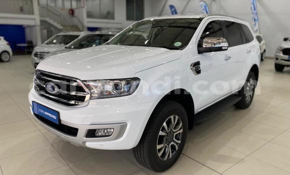 Nunua Ilio tumika Ford Everest Nyeupe Gari ndani ya Chingola nchini Zambia Nunua Ilio tumika Ford Everest Nyeupe Gari ndani ya Chingola nchini Zambia