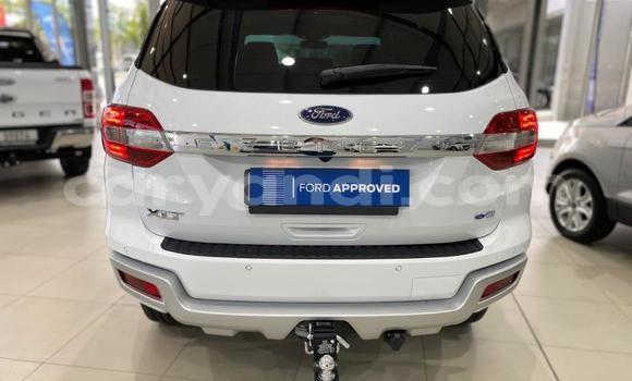 Nunua Ilio tumika Ford Everest Nyeupe Gari ndani ya Chingola nchini Zambia Nunua Ilio tumika Ford Everest Nyeupe Gari ndani ya Chingola nchini Zambia