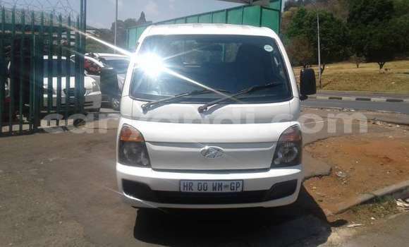 Buy Used Hyundai H200 White Truck in Lusaka in Zambia