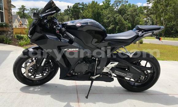 Acheter Occasion Moto Honda CBR Noir à Import - Dubai, Zambie Acheter Occasion Moto Honda CBR Noir à Import - Dubai, Zambie