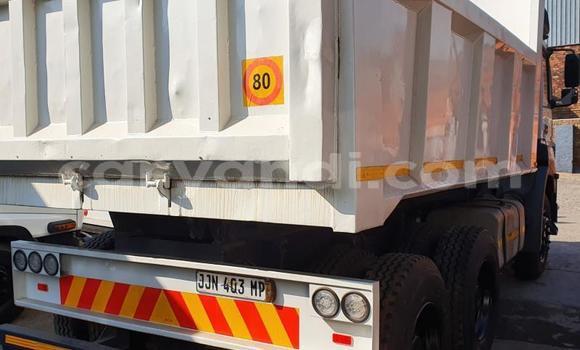 Acheter Occasion Utilitaire Mercedes–Benz Tipper Blanc à Kalengwa, Nord-Ouest Acheter Occasion Utilitaire Mercedes–Benz Tipper Blanc à Kalengwa, Nord-Ouest