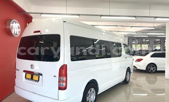 Tenga Tsaru Toyota Commuter Chena Mota in Chingola in Zambia Tenga Tsaru Toyota Commuter Chena Mota in Chingola in Zambia