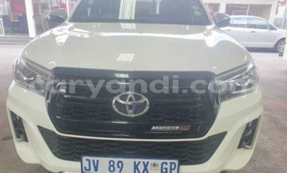 Nunua Ilio tumika Toyota Hilux Nyeupe Gari ndani ya Chambishi nchini Copperbelt Nunua Ilio tumika Toyota Hilux Nyeupe Gari ndani ya Chambishi nchini Copperbelt