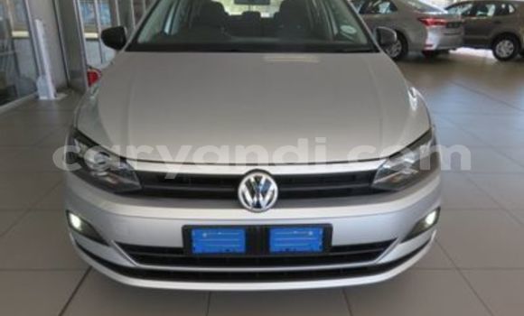 Nunua Ilio tumika Volkswagen Polo Fedha Gari ndani ya Kalulushi nchini Copperbelt
