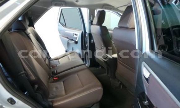 Acheter Occasion Voiture Toyota Fortuner Gris à Kalengwa, Nord-Ouest Acheter Occasion Voiture Toyota Fortuner Gris à Kalengwa, Nord-Ouest