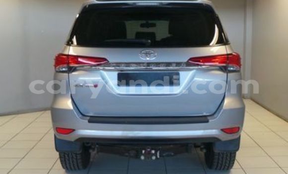 Acheter Occasion Voiture Toyota Fortuner Gris à Kalengwa, Nord-Ouest Acheter Occasion Voiture Toyota Fortuner Gris à Kalengwa, Nord-Ouest