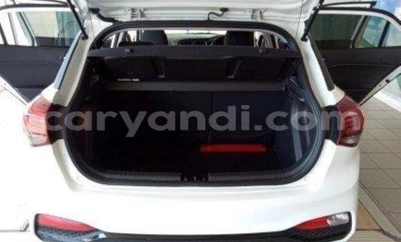 Nunua Ilio tumika Hyundai i20 Nyeupe Gari ndani ya Chama nchini Kusini Nunua Ilio tumika Hyundai i20 Nyeupe Gari ndani ya Chama nchini Kusini