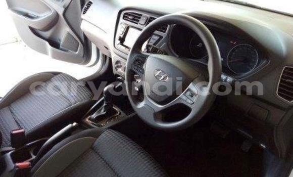 Nunua Ilio tumika Hyundai i20 Nyeupe Gari ndani ya Chama nchini Kusini Nunua Ilio tumika Hyundai i20 Nyeupe Gari ndani ya Chama nchini Kusini