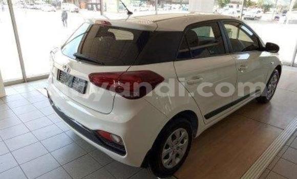 Nunua Ilio tumika Hyundai i20 Nyeupe Gari ndani ya Chama nchini Kusini Nunua Ilio tumika Hyundai i20 Nyeupe Gari ndani ya Chama nchini Kusini