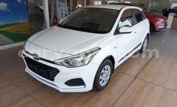 Nunua Ilio tumika Hyundai i20 Nyeupe Gari ndani ya Chama nchini Kusini Nunua Ilio tumika Hyundai i20 Nyeupe Gari ndani ya Chama nchini Kusini