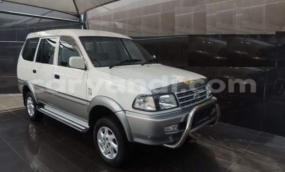 Acheter Occasion Voiture Toyota Avanza Blanc à Lusaka, Zambie Acheter Occasion Voiture Toyota Avanza Blanc à Lusaka, Zambie