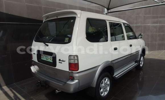 Acheter Occasion Voiture Toyota Avanza Blanc à Lusaka, Zambie Acheter Occasion Voiture Toyota Avanza Blanc à Lusaka, Zambie