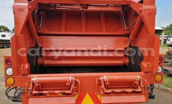 Acheter Occasion Utilitaire Nissan UD Rouge à Chingola, Zambie Acheter Occasion Utilitaire Nissan UD Rouge à Chingola, Zambie