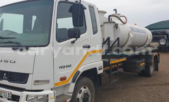 Acheter Occasion Utilitaire Mitsubishi Fuso Blanc à Chingola, Zambie