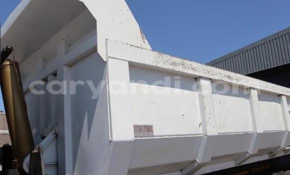 Acheter Occasion Utilitaire Nissan UD Blanc à Kalomo, Du sud Acheter Occasion Utilitaire Nissan UD Blanc à Kalomo, Du sud