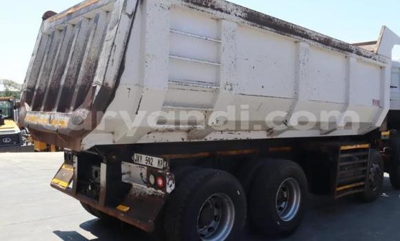 Acheter Occasion Utilitaire Nissan UD Blanc à Kalomo, Du sud Acheter Occasion Utilitaire Nissan UD Blanc à Kalomo, Du sud