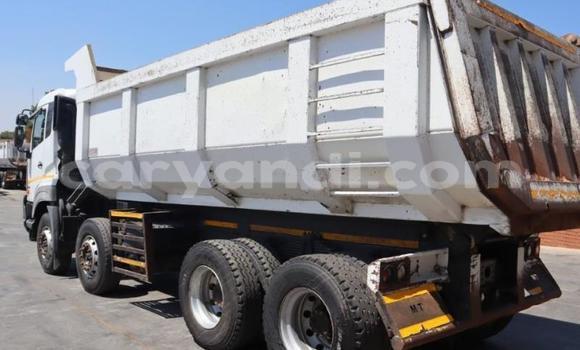 Acheter Occasion Utilitaire Nissan UD Blanc à Kalomo, Du sud Acheter Occasion Utilitaire Nissan UD Blanc à Kalomo, Du sud