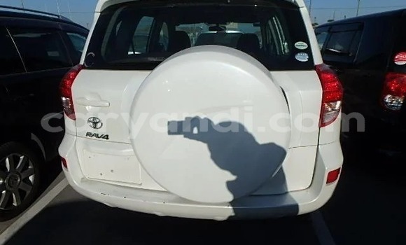 Acheter Occasion Voiture Toyota RAV4 Blanc à Lusaka, Zambie Acheter Occasion Voiture Toyota RAV4 Blanc à Lusaka, Zambie