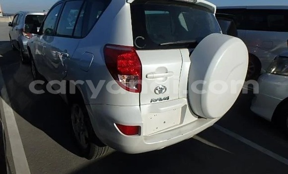Acheter Occasion Voiture Toyota RAV4 Blanc à Lusaka, Zambie Acheter Occasion Voiture Toyota RAV4 Blanc à Lusaka, Zambie