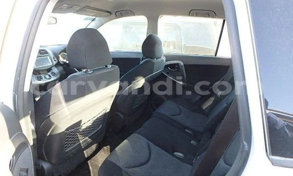 Acheter Occasion Voiture Toyota RAV4 Blanc à Lusaka, Zambie Acheter Occasion Voiture Toyota RAV4 Blanc à Lusaka, Zambie