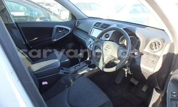 Acheter Occasion Voiture Toyota RAV4 Blanc à Lusaka, Zambie Acheter Occasion Voiture Toyota RAV4 Blanc à Lusaka, Zambie