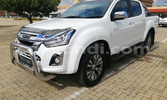 Buy Used Isuzu D–MAX White Car in Lusaka in Zambia Buy Used Isuzu D–MAX White Car in Lusaka in Zambia