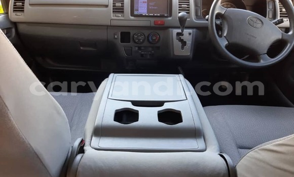 Buy Used Toyota Hiace White Car in Chambishi in Copperbelt Buy Used Toyota Hiace White Car in Chambishi in Copperbelt