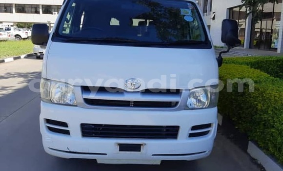 Buy Used Toyota Hiace White Car in Chambishi in Copperbelt Buy Used Toyota Hiace White Car in Chambishi in Copperbelt
