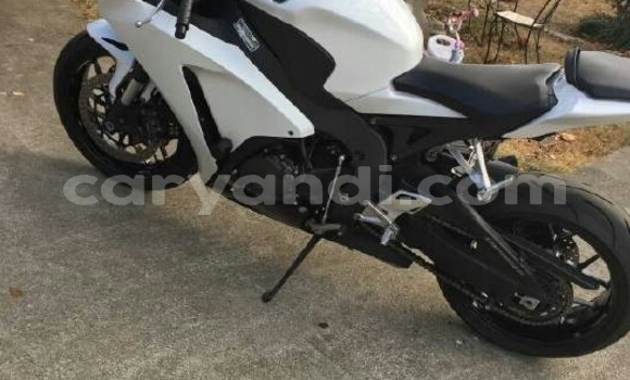 Buy Import Honda CBR 1000 RR White Bike in Chilanga in Lusaka Buy Import Honda CBR 1000 RR White Bike in Chilanga in Lusaka