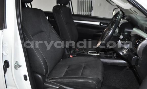 Acheter Occasion Voiture Toyota Hilux Blanc à Kitwe, Zambie Acheter Occasion Voiture Toyota Hilux Blanc à Kitwe, Zambie
