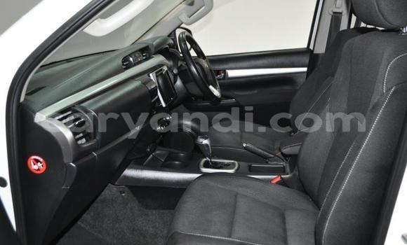 Acheter Occasion Voiture Toyota Hilux Blanc à Kitwe, Zambie Acheter Occasion Voiture Toyota Hilux Blanc à Kitwe, Zambie