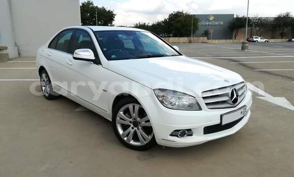 Acheter Occasion Voiture Mercedes-Benz A200 Blanc à Chipata, Zambie Acheter Occasion Voiture Mercedes-Benz A200 Blanc à Chipata, Zambie