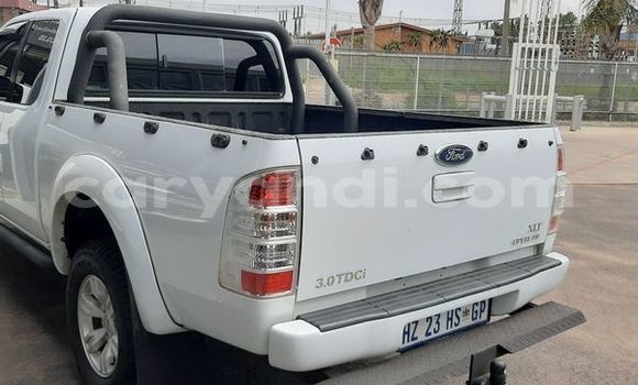 Nunua Ilio tumika Ford Ranger Nyeupe Gari ndani ya Lusaka nchini Zambia Nunua Ilio tumika Ford Ranger Nyeupe Gari ndani ya Lusaka nchini Zambia