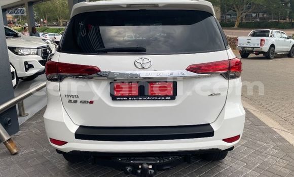 Nunua Ilio tumika Toyota Fortuner Nyeupe Gari ndani ya Lusaka nchini Zambia Nunua Ilio tumika Toyota Fortuner Nyeupe Gari ndani ya Lusaka nchini Zambia