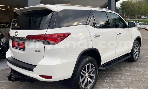 Nunua Ilio tumika Toyota Fortuner Nyeupe Gari ndani ya Lusaka nchini Zambia Nunua Ilio tumika Toyota Fortuner Nyeupe Gari ndani ya Lusaka nchini Zambia