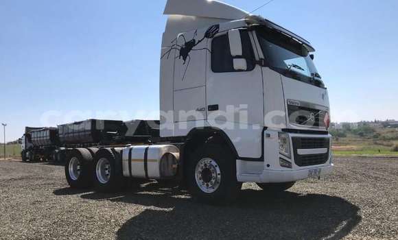 Buy Used Volvo F4 White Truck in Lusaka in Zambia