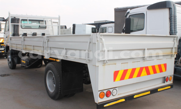 Acheter Occasion Utilitaire Nissan UD Blanc à Lusaka, Zambie Acheter Occasion Utilitaire Nissan UD Blanc à Lusaka, Zambie