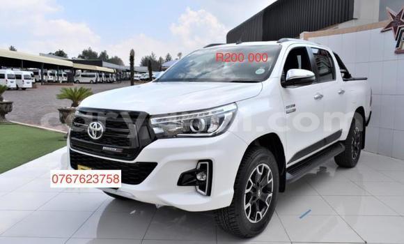 Buy Used Toyota Hilux White Car in Lusaka in Zambia